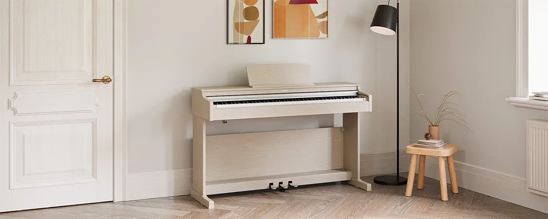 Piano Yamaha Arius YDP 165WA Blanco Ceniza en habitación